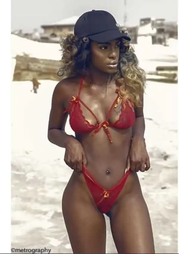 Nigerian Model Exposes 